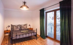 Posteľ alebo postele v izbe v ubytovaní KANIA Apartamenty - Zakopane