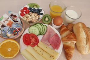 Options de petit-déjeuner proposées aux clients de l'établissement Sleeping by Van Beelen