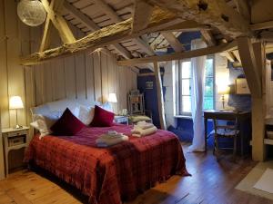 a bedroom with a bed with towels on it at Romantic Mill Cottage 30 min from Bergerac France in Sourzac