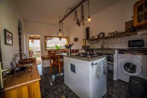 a kitchen with a stove and a stove top oven at Casa Chalet La Casita in Tabayesco