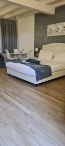 A bed or beds in a room at B&B Emozioni e Relax