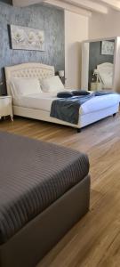 A bed or beds in a room at B&B Emozioni e Relax