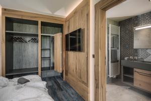 TV a/nebo společenská místnost v ubytování Appartement Zillertal Klee mit Restaurant KleemenTine