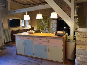 A kitchen or kitchenette at Romantic Mill Cottage 30 min from Bergerac France