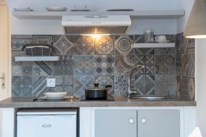 Kitchen o kitchenette sa Gaia lux inn