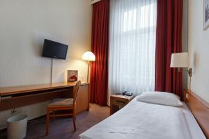 Postel nebo postele na pokoji v ubytování acom-Hotel Berlin Kurfürstendamm
