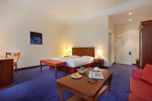 a hotel room with a bed and a table at acom-Hotel Berlin Kurfürstendamm in Berlin