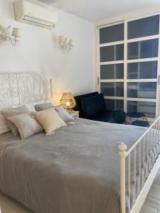 Postel nebo postele na pokoji v ubytování Benal Beach Apartments