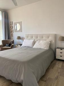 Postel nebo postele na pokoji v ubytování Benal Beach Apartments