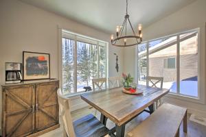 Elegant Priest Lake Townhome about 1 Mi From Lake