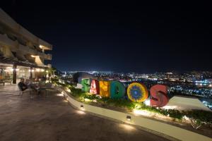 Nespecifikovaný výhled na destinaci Cabo San Lucas nebo výhled na město při pohledu z rezortu