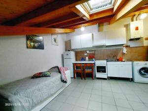 A kitchen or kitchenette at A un Passo dai Sassi