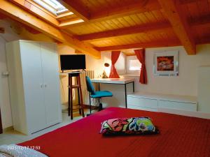 A bed or beds in a room at A un Passo dai Sassi