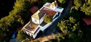 an overhead view of a large white house at Casa Lomo Cabo in Puntallana