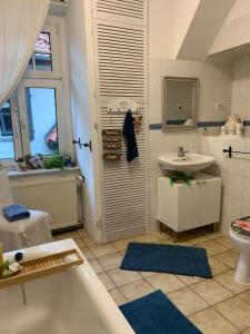 Koupelna v ubytování 100 qm Ferienwohnung Am Heiligen Brunnen