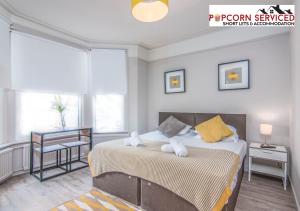 ハイ・ウィカムにあるMonthly OFF - 6 Guest - 4 Beds - Free Parking by Popcorn Serviced Short Lets & Accommodation High Wycombeのギャラリーの写真