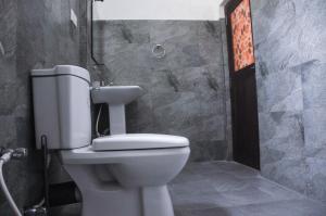 Bilik mandi di Gem Light Guest House
