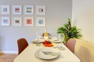 Fotografie z fotogalerie ubytování Modern 2 Bed House Sleeps 6 Southam Town Centre - Inspire Homes Ltd v destinaci Southam + 9 fotografií