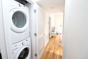 Updated Wicker Park 2BR with W&D by Zencity
