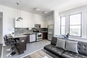 Trendy HP 2BR with Fast Transit to UChicago & DT by Zencity