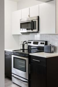 Modern CWE 2BR near BJC by Zencity