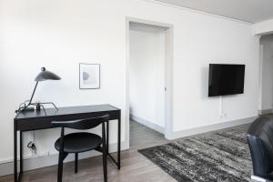 Modern CWE 2BR near BJC by Zencity