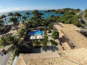 - une vue aérienne sur un complexe avec une piscine dans l'établissement Rio Búzios Boutique Hotel, à Búzios