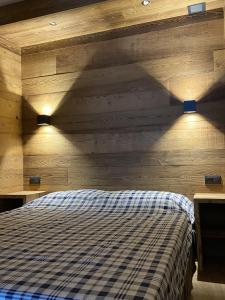 Tempat tidur dalam kamar di Wooden House “Campo Smith”