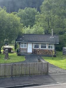 Gallery image of Pine Cabin, Strathyre. A cosy escape from it all. in Strathyre