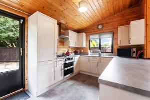 Virtuvė arba virtuvėlė apgyvendinimo įstaigoje Corrie Lodge, Glendevon