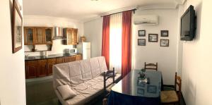 a living room with a chair and a television at La Casa de Esparto in Cazorla