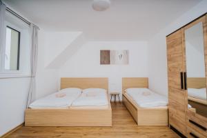 מיטה או מיטות בחדר ב-Apartmán Ježek