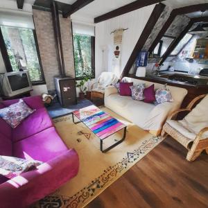 Photo de la galerie de l'établissement "Encanto de Vilches", cabaña en la precordillera con hot tub privado, à San Clemente 14 autres photos