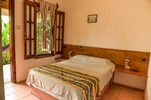 Gulta vai gultas numurā naktsmītnē Hotel and Restaurant Guancascos