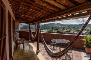 En balkong eller terrasse på Hotel and Restaurant Guancascos