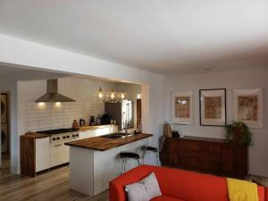 Gallery image of The Orange Suite 2BR Vintage Vibe, Chefs Kitchen in London