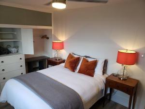 a bedroom with a bed with two lamps on tables at The Orange Suite 2BR Vintage Vibe, Chefs Kitchen in London