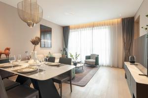 Телевізор і / або розважальний центр в Cresasia Residence
