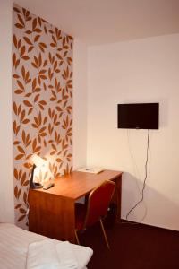 Televízia a/alebo spoločenská miestnosť v ubytovaní LC - Hotel Ostrava