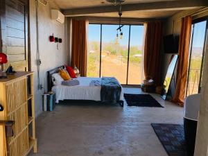 Un pat sau paturi într-o cameră la The Pangea Valle de Guadalupe