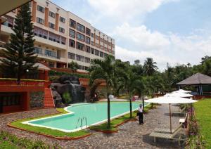 Kolam renang di atau dekat dengan Dam San Hotel