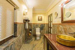 Vannituba majutusasutuses Baber Mahal Vilas - The Heritage Hotel