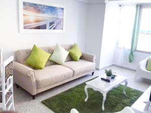 A seating area at Lots of sunlight 3 bedroom Apartment with balcony Air Conditioning sys3yr