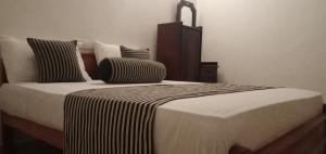 Letto o letti in una camera di Hotel Samanala Sigiriya
