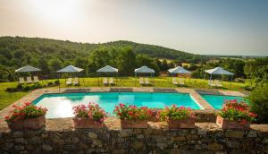 The swimming pool at or close to Piccolo Borgo Gagnoni