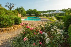 The swimming pool at or close to Piccolo Borgo Gagnoni