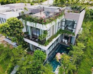 an aerial view of a house with a swimming pool at Flamingos Venus 3 Phòng Ngủ, BBQ, Bể Bơi in Phúc Yên