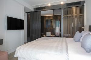 A bed or beds in a room at High-end Villa Faos Two