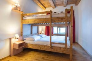 Ein Etagenbett oder Etagenbetten in einem Zimmer der Unterkunft Le Rive Sud