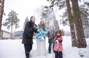 En familj som bor på Park-Hotel Chayka